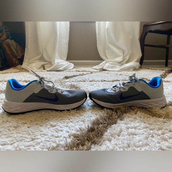 Nike Kids Gray and Blue Sneakers Size 4Y - Picture 3 of 9